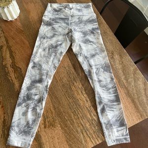 ✨LULULEMON 23” CROPPED LEGGINGS - Size 4